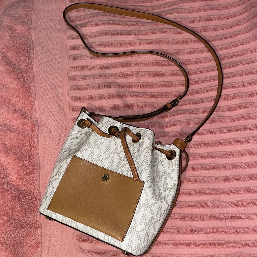 Michael Kors Drawstring bucket bag crossbody purse